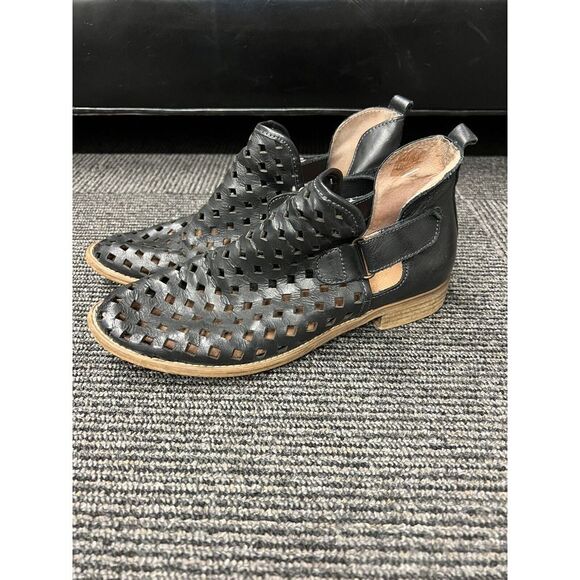 Musse & Cloud Caila Ankle Boots Women's 39/ 8 Black Leather Perforated Bootie - Picture 1 of 10